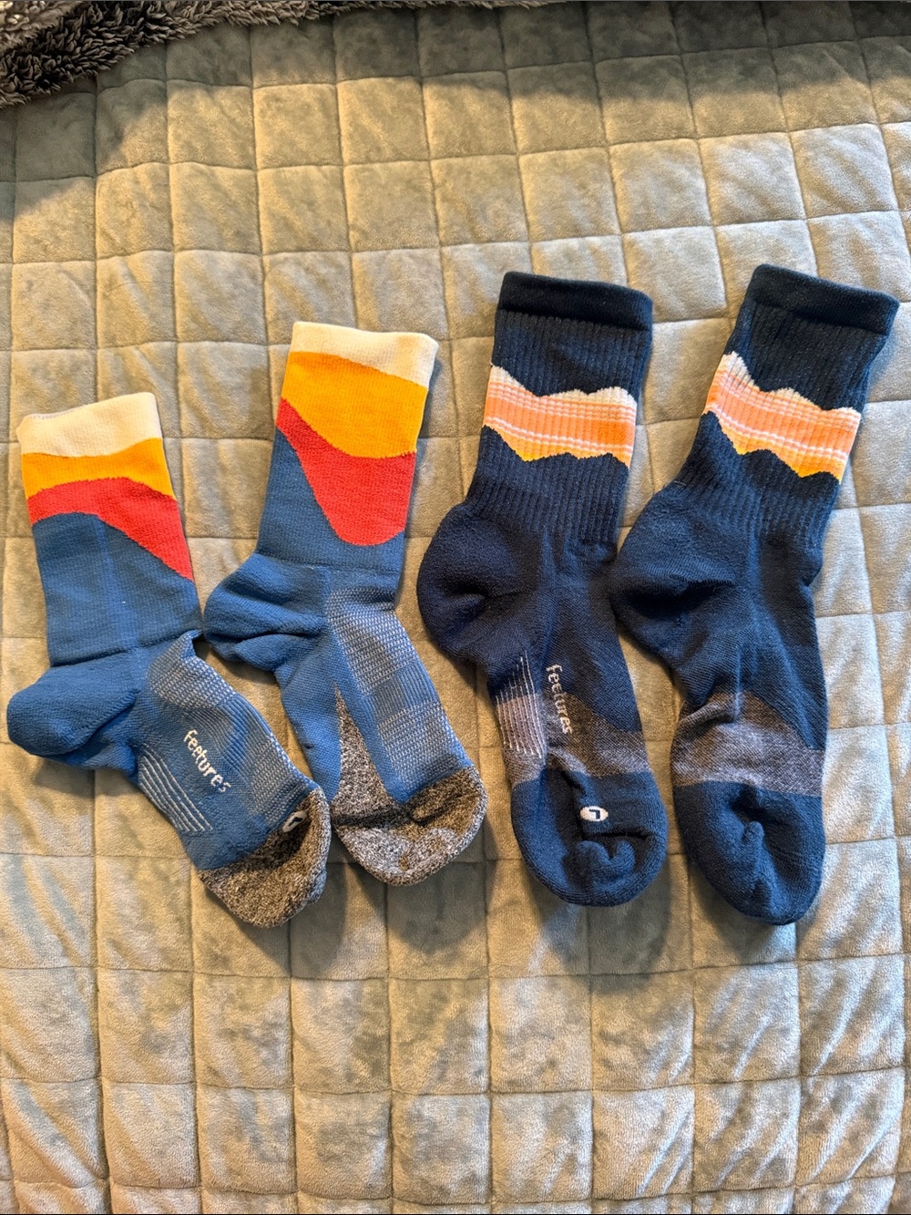 Feetures Unisex Medium Crew Socks TWO PAIR like new